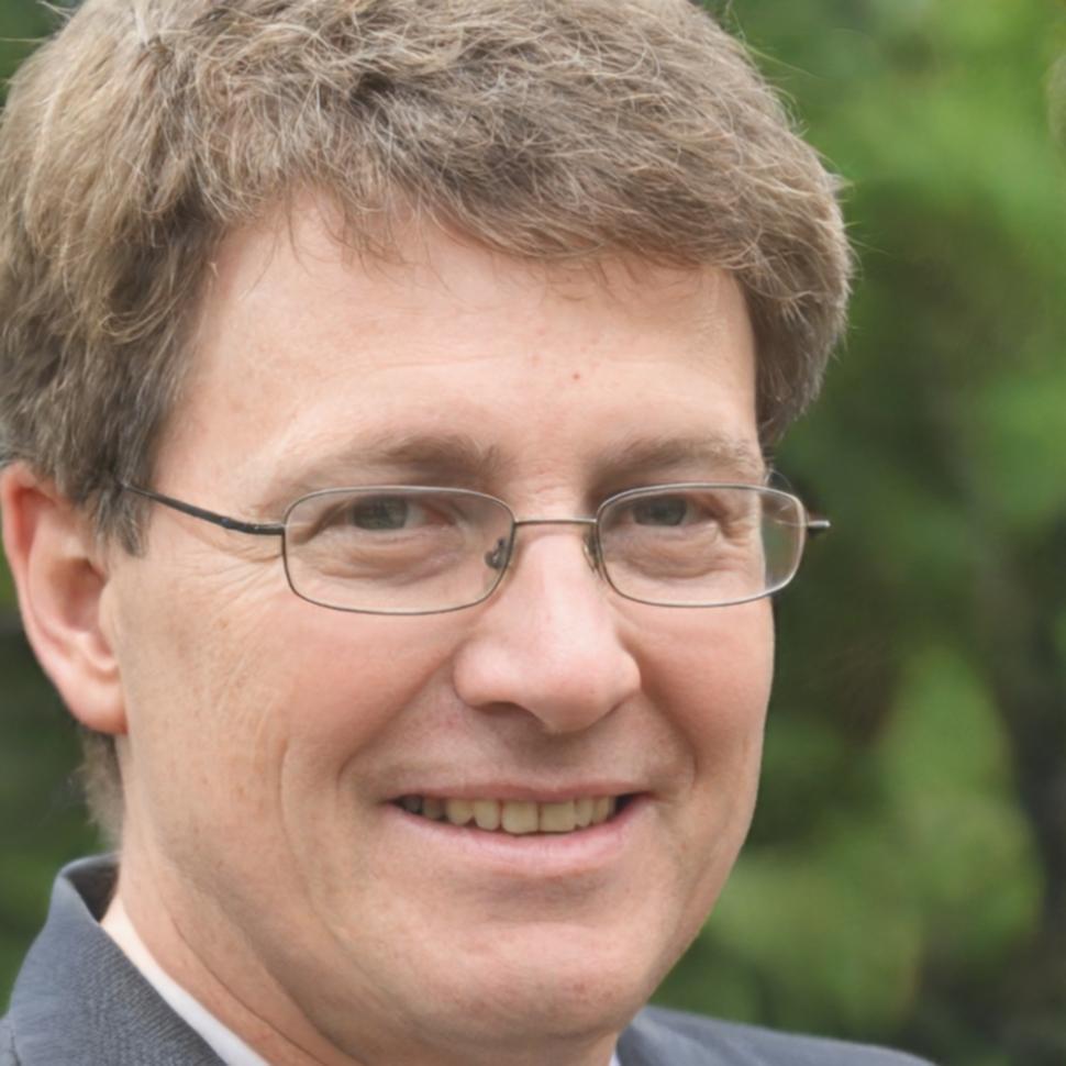 Carlos Mendoza, Director Financiero